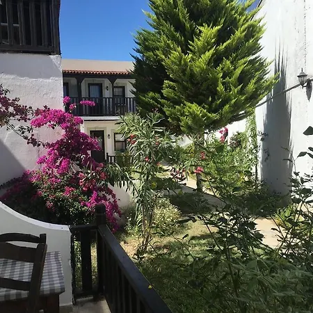Salinas Beach Hotel
